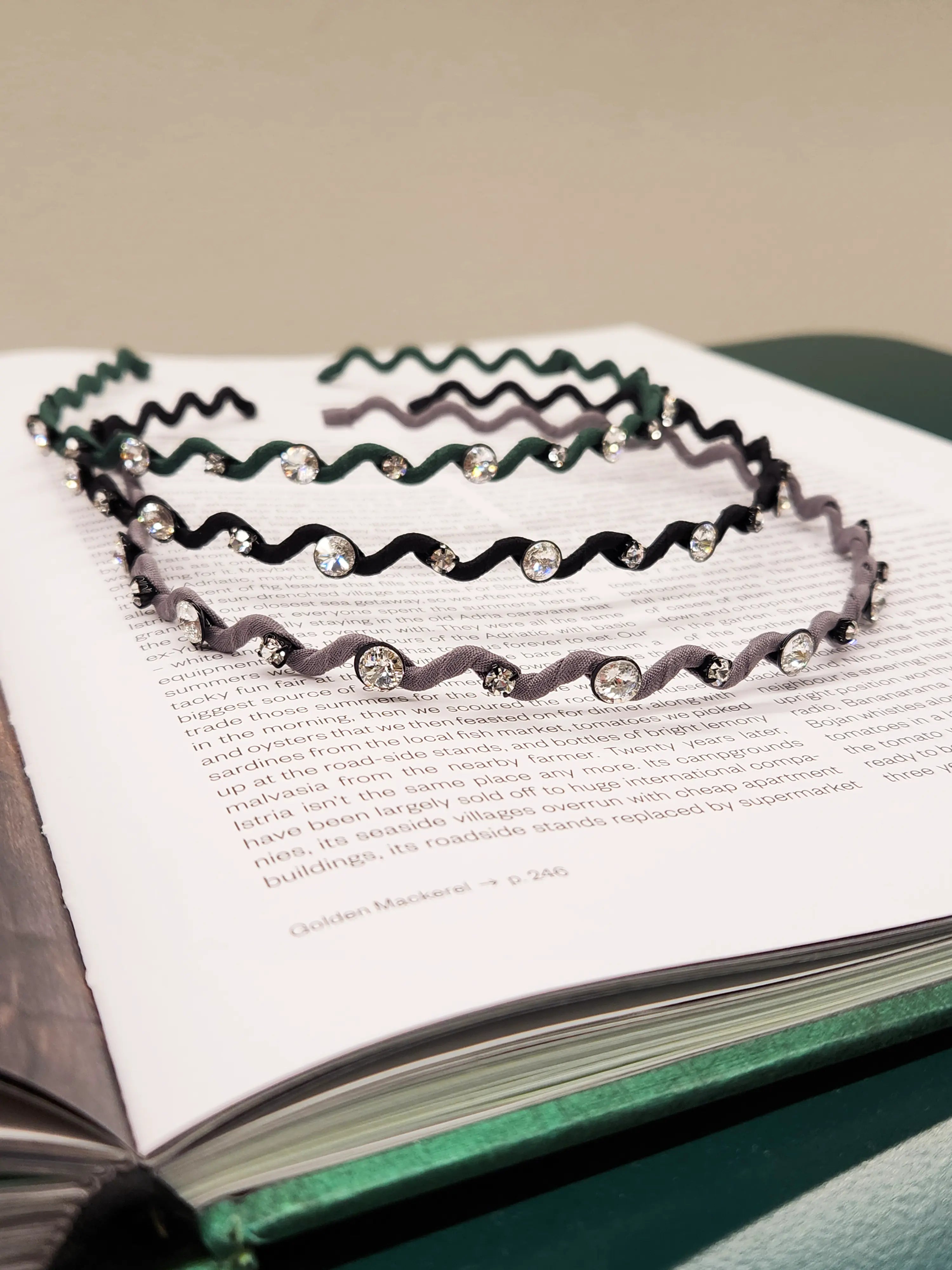 Elegant Swarovski Crystal Hairbrace – Hårbøyle - 3 colors WEshine