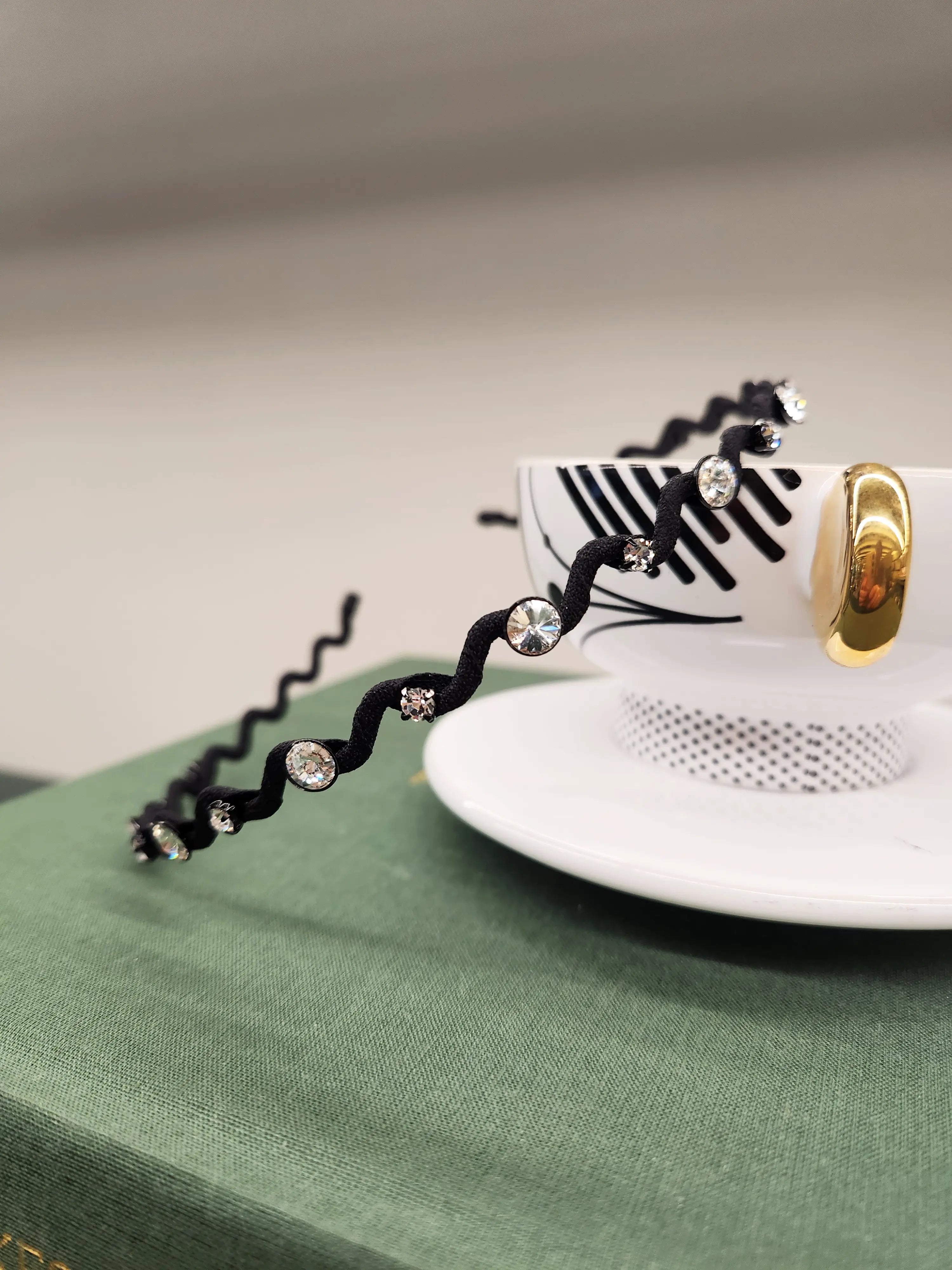 Elegant Swarovski Crystal Hairbrace – Hårbøyle - 3 colors WEshine