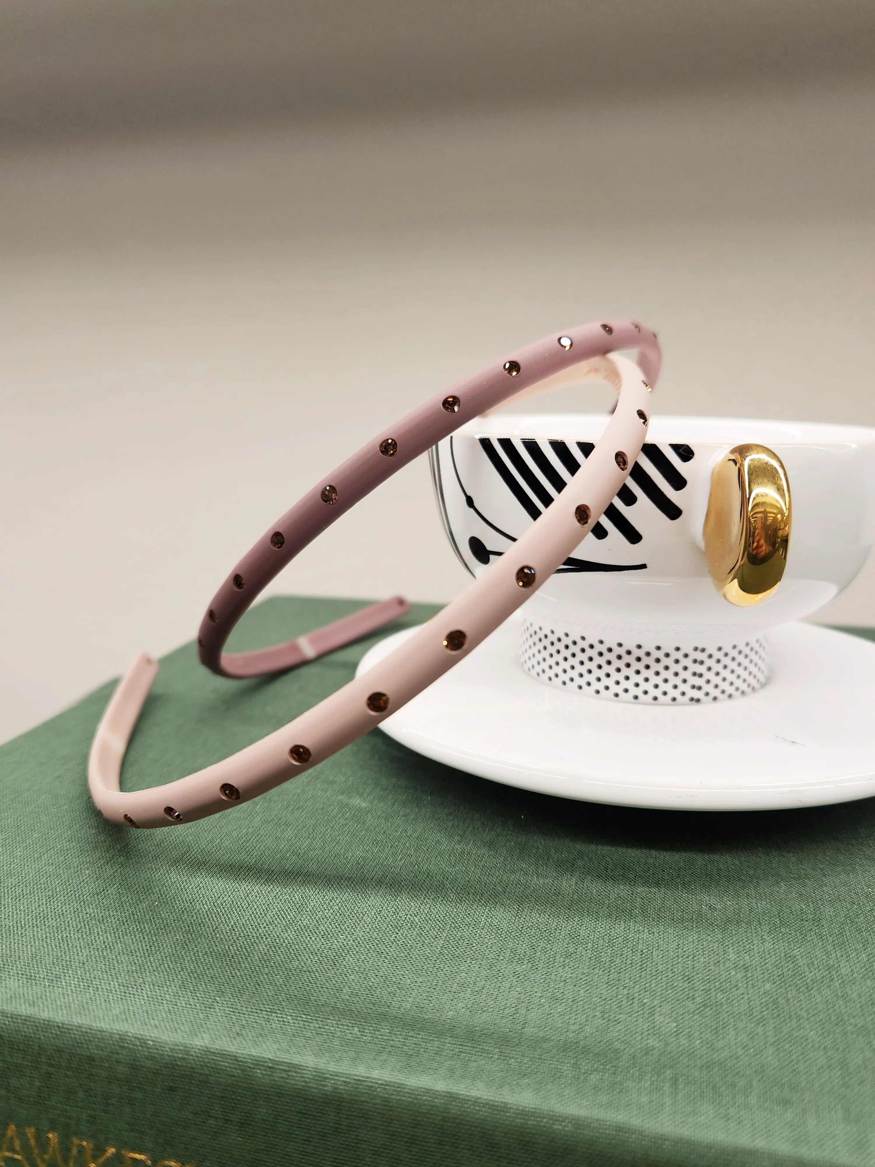 Fashionable Gold Dotted Hairbrace – Hårbøyle - 2 colors WEshine