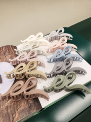 Matte Wave Hair Clip 13cm - 10 colors
