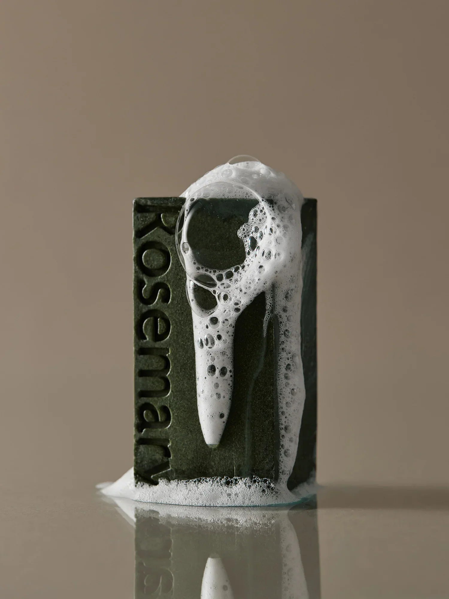 Rosemary Scalp Scaling Shampoo Bar 135g AROMATICA